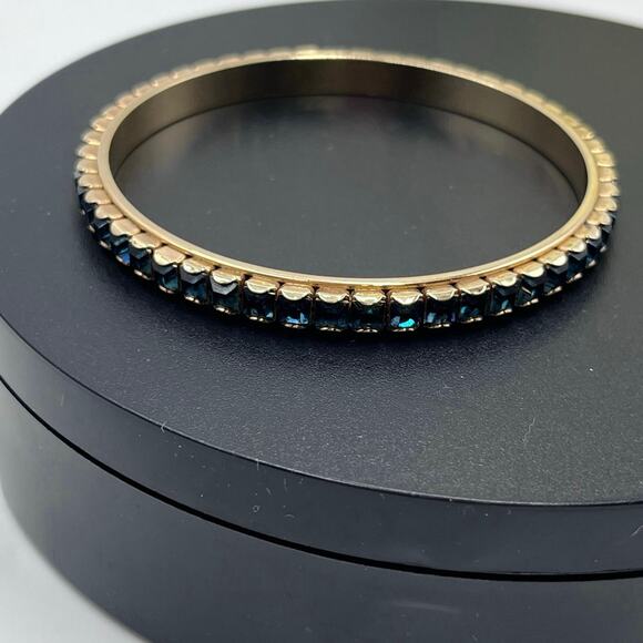 Swarovski Vintage 1980's Blue Crystal Unsigned Bangle Gold tone Bracelet - Picture 4 of 7
